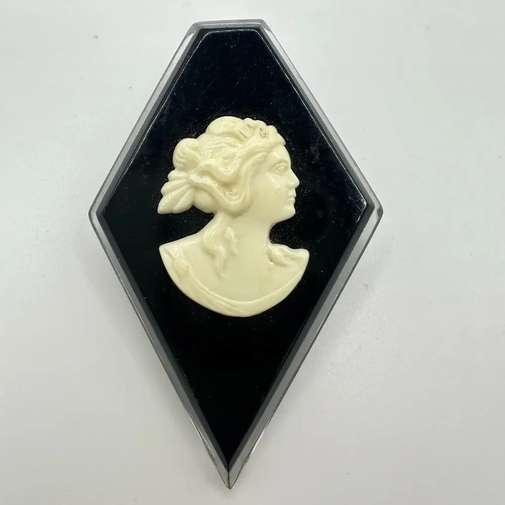 1940s retro vintage clear black cream white lucite cameo figural brooch - Picture 2 of 6